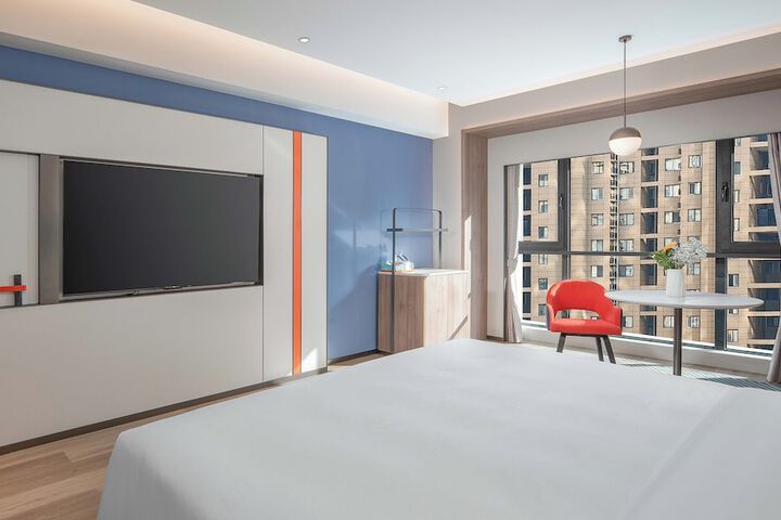 Room 7 of 48