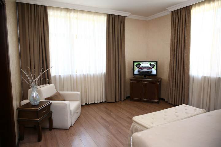 Room 13 of 122