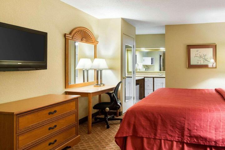 1 King Bed (8 of 8)