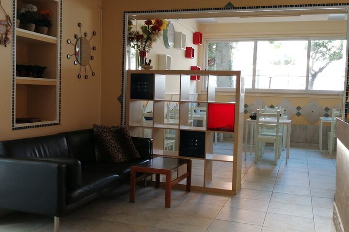 Room 6 of 10