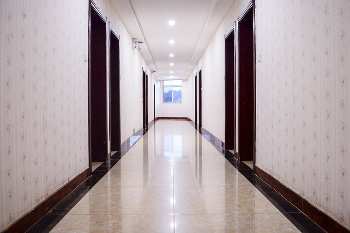 Ballroom/Hall 19 of 20