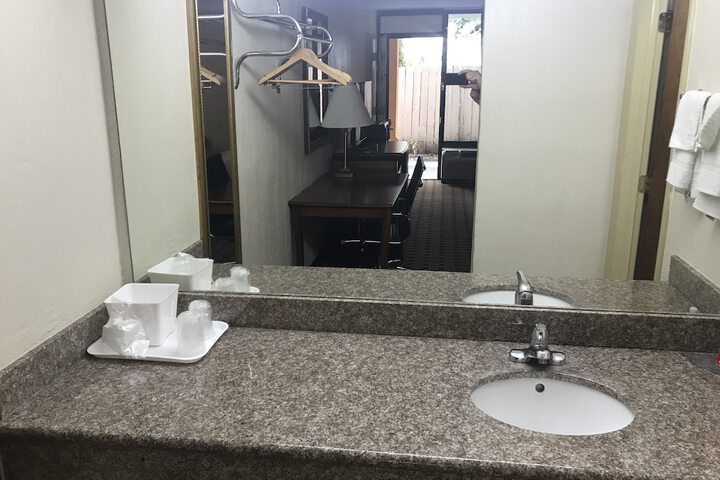 Bathroom sink