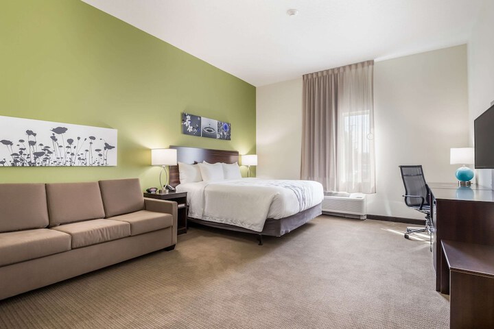 1 King Bed (4 of 41)
