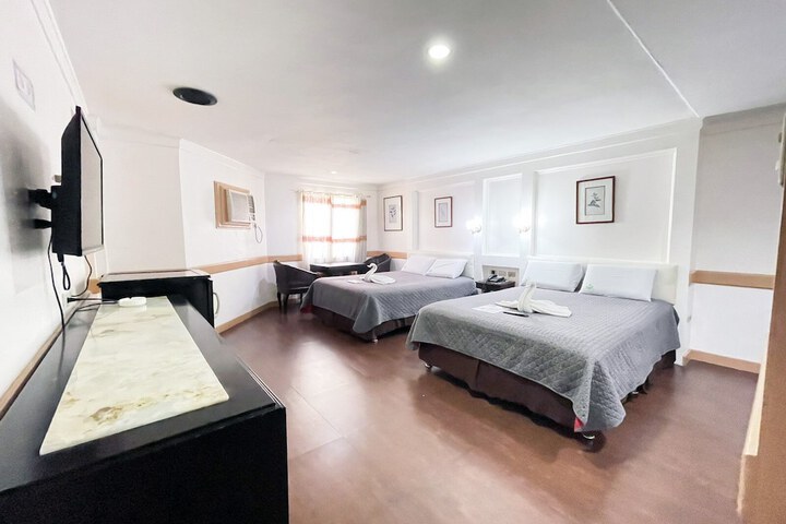 Room 5 of 31
