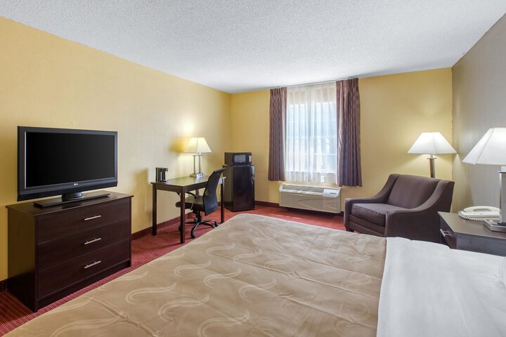 1 King Bed (5 of 12)