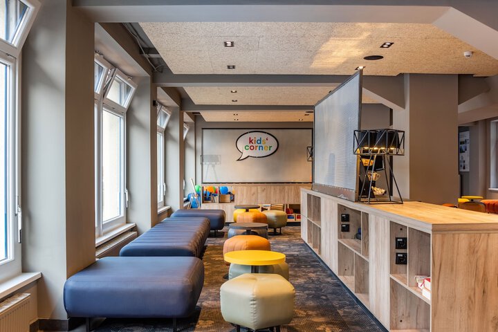 Entrance & Lobby