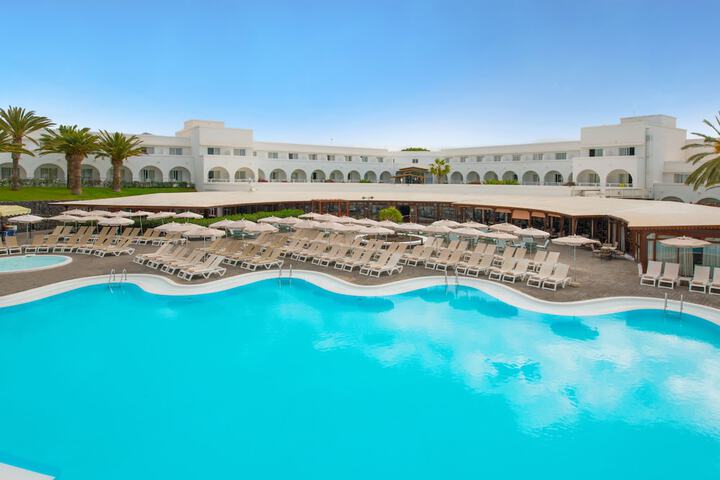 Hotel with Pool