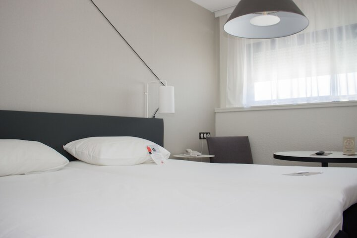 Room 6 of 78