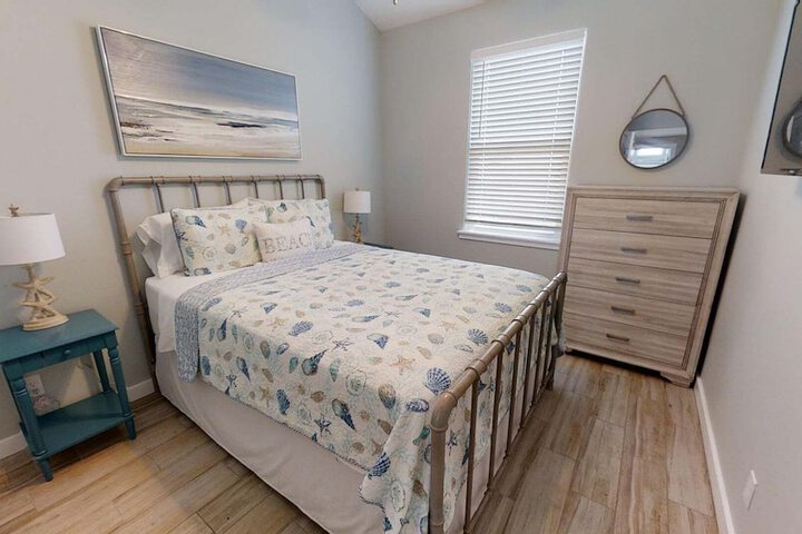 Room 4 of 18