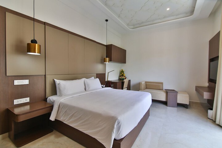 Room 5 of 13