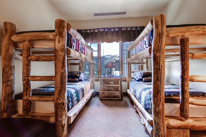 Room 3 of 209