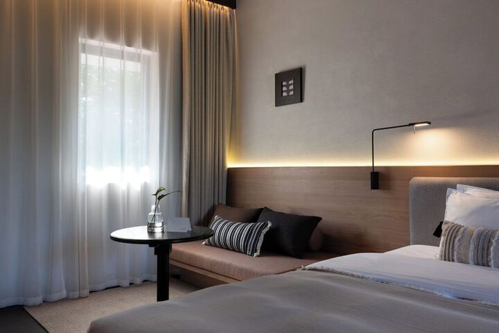 Room 34 of 100