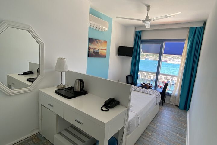 Room 33 of 258