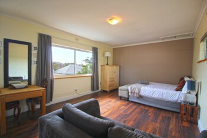 Room 8 of 10
