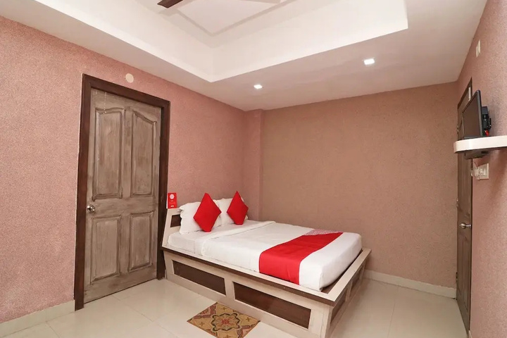 Room 4 of 16
