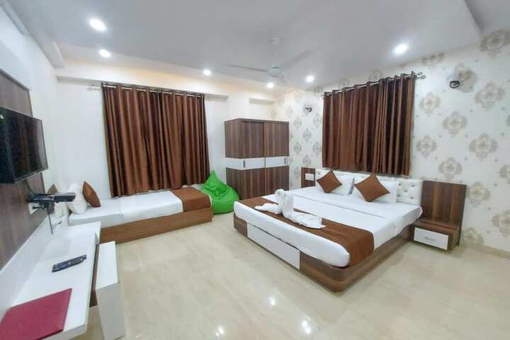 Room 9 of 28