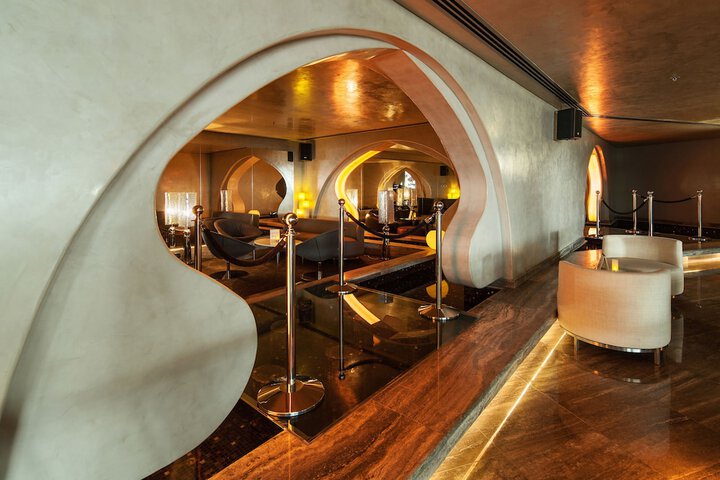 Lounge 61 of 94