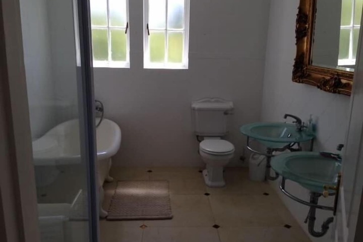 Room 18 of 28