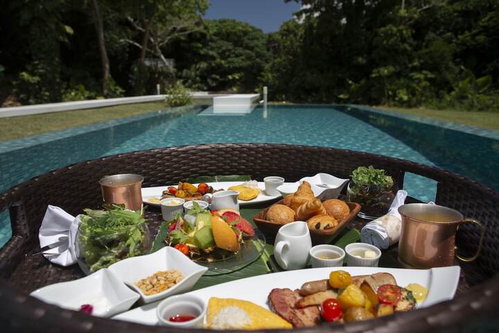 Dining 56 of 77