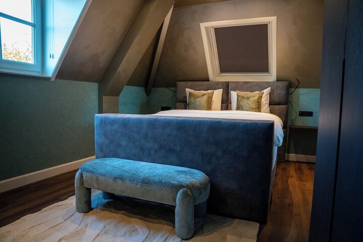 Room 2 of 34