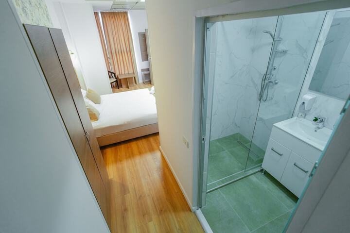 Room 27 of 104