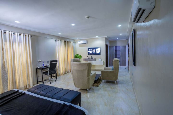 Room 35 of 81