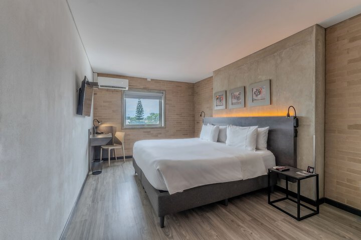 Room 4 of 19