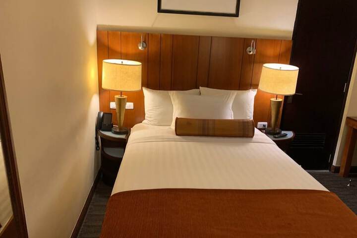 Room 52 of 168