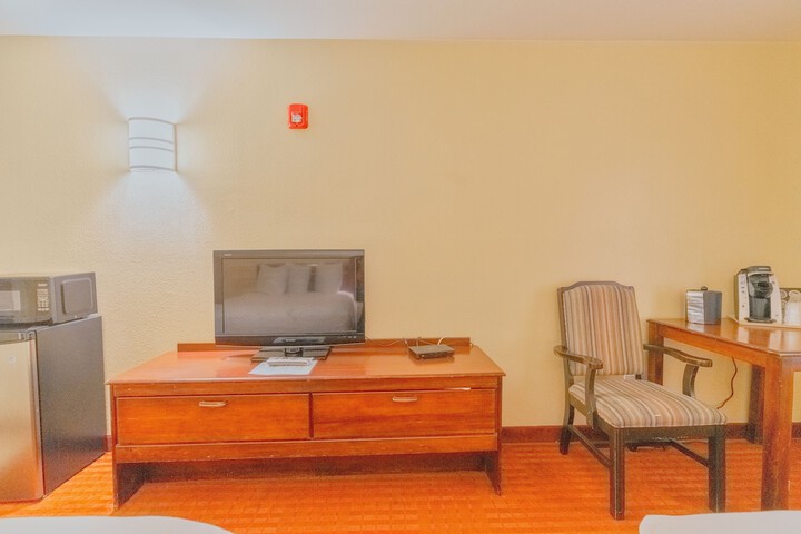 Room 35 of 71