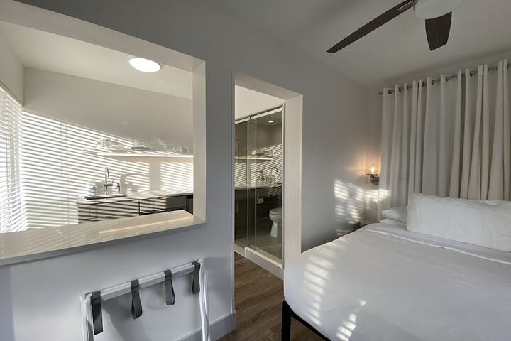 Room 21 of 236