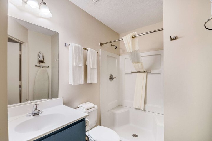 1 King Bed Efficiency (7 of 14)