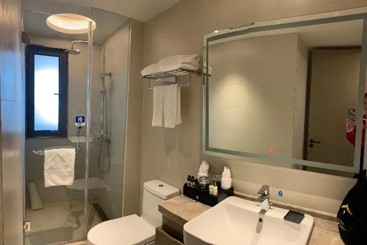 Room 7 of 10