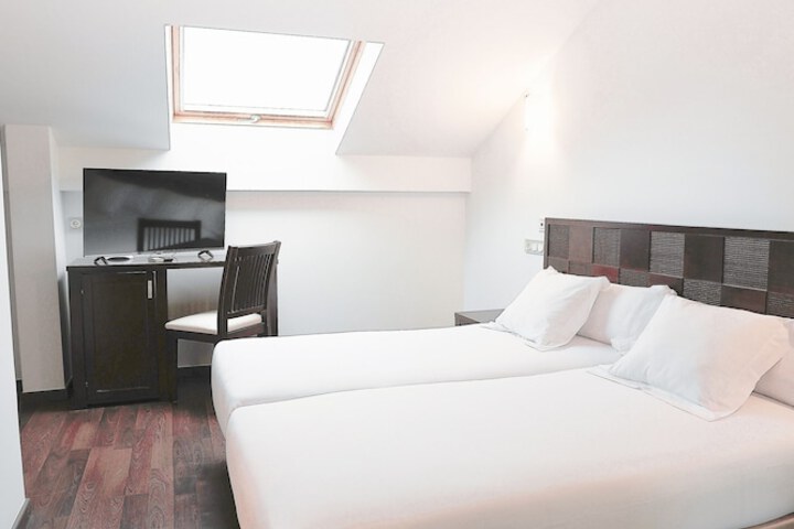 Room 5 of 27