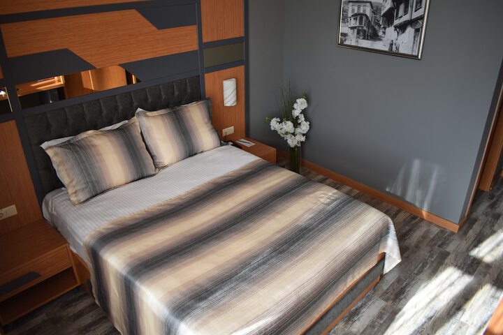 Room 13 of 26