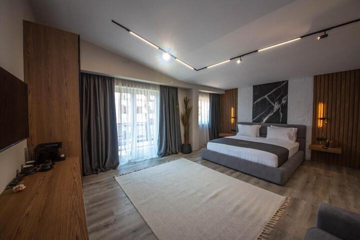 Room 45 of 93