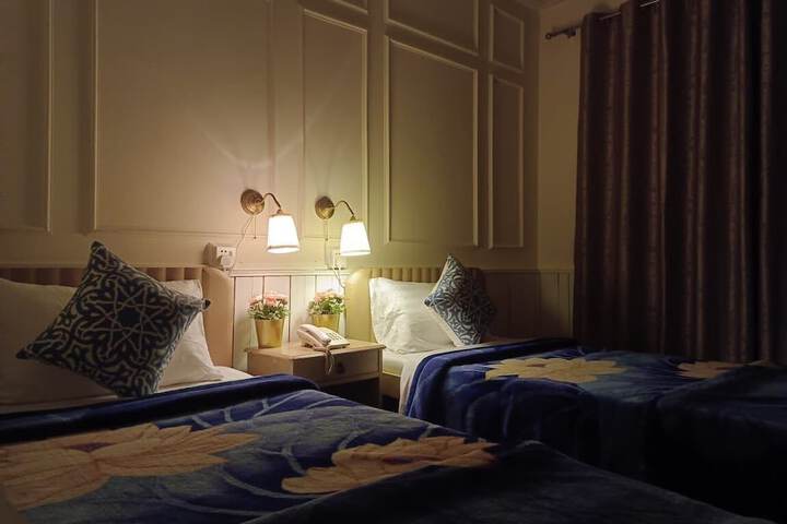 Room 13 of 16