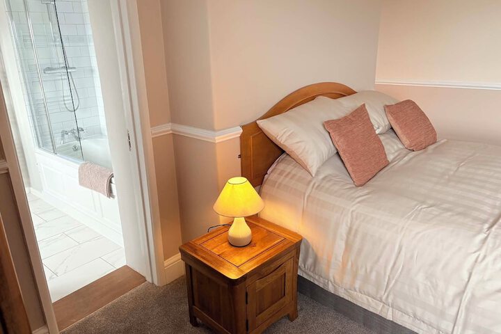 Room 12 of 25