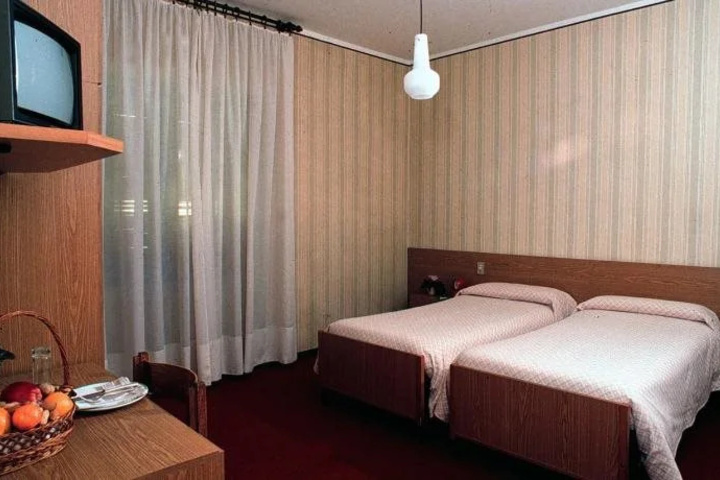 Room 2 of 18