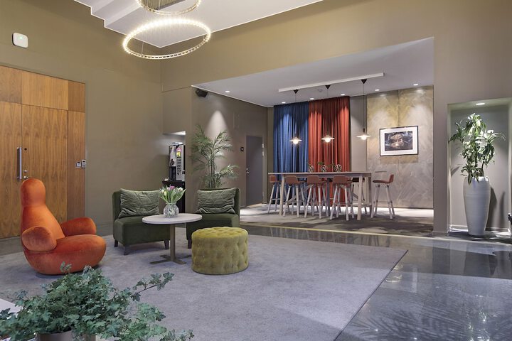Lounge 58 of 70