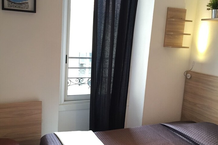 Room 10 of 35