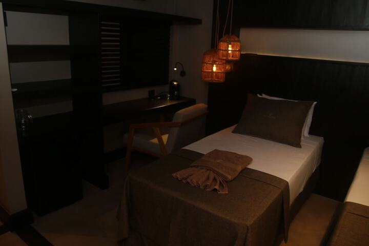 Room 14 of 80