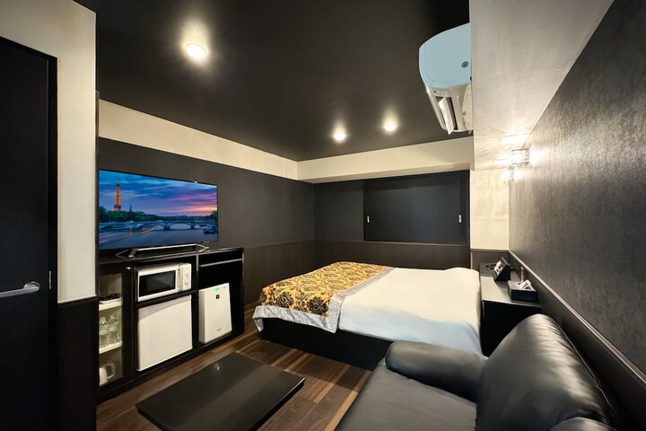 Room 8 of 32