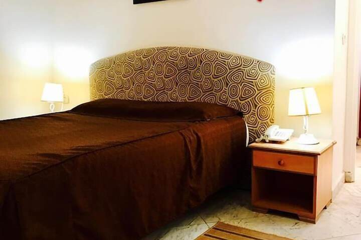 Room 4 of 25