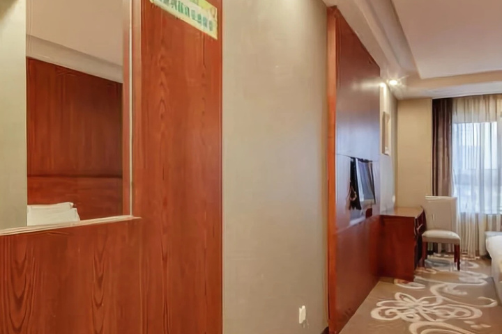 Room 5 of 13