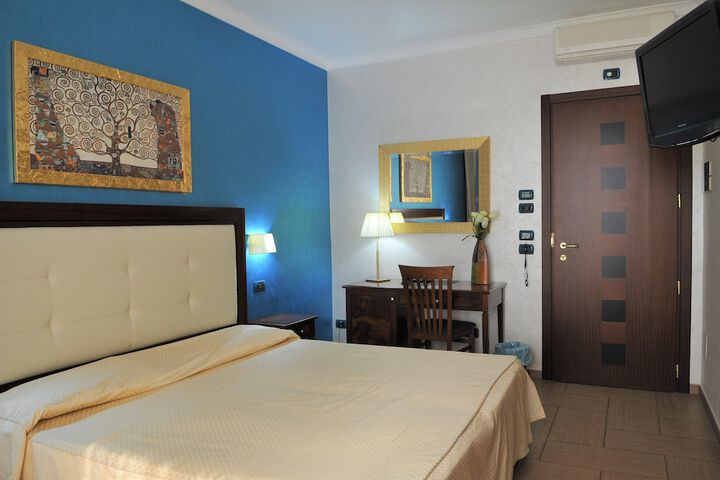 Room 27 of 49