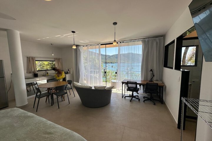 Room 44 of 106