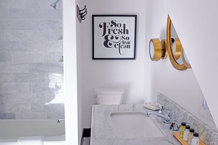 Room 51 of 82