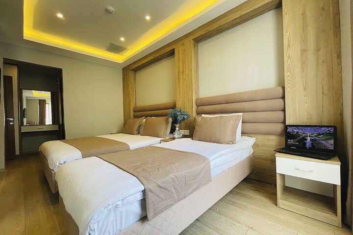 Room 20 of 34