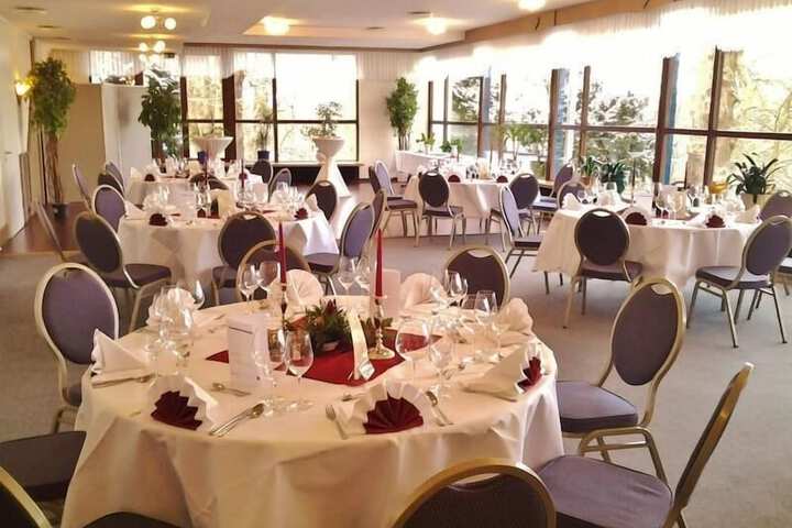Ballroom/Hall 35 of 43