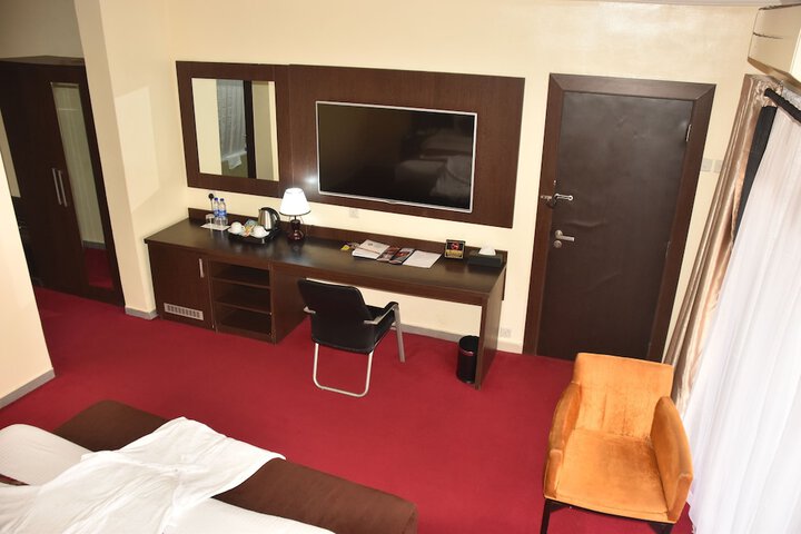 Room 8 of 17